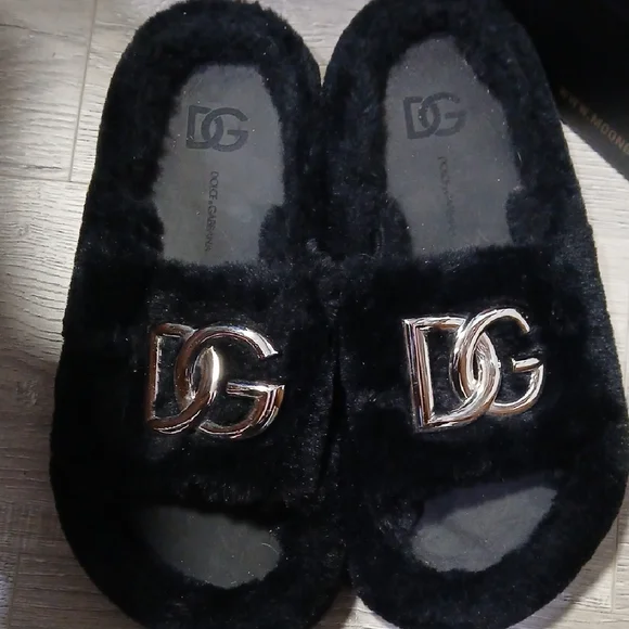 Dolce & Gabbana Black Plush Slippers Dolce & Gabbana Slippers for Men | Online Sale up to 61% off  main image 4